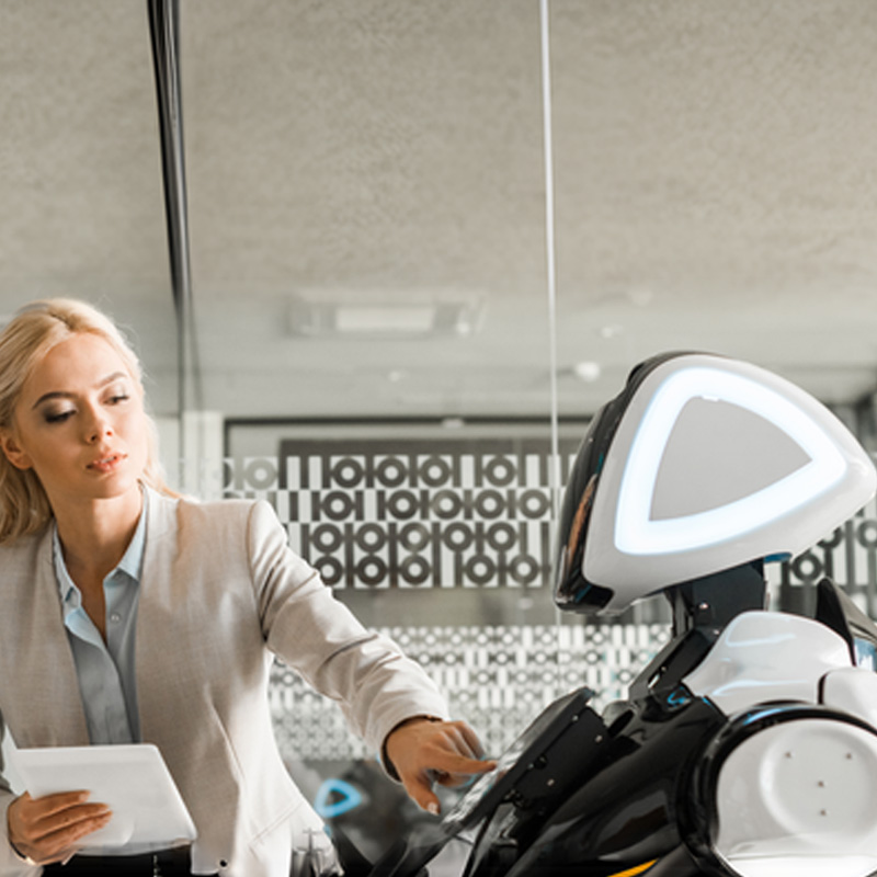 Robot trợ lý sáng tạo dịch vụ thông minh cho dịch vụ